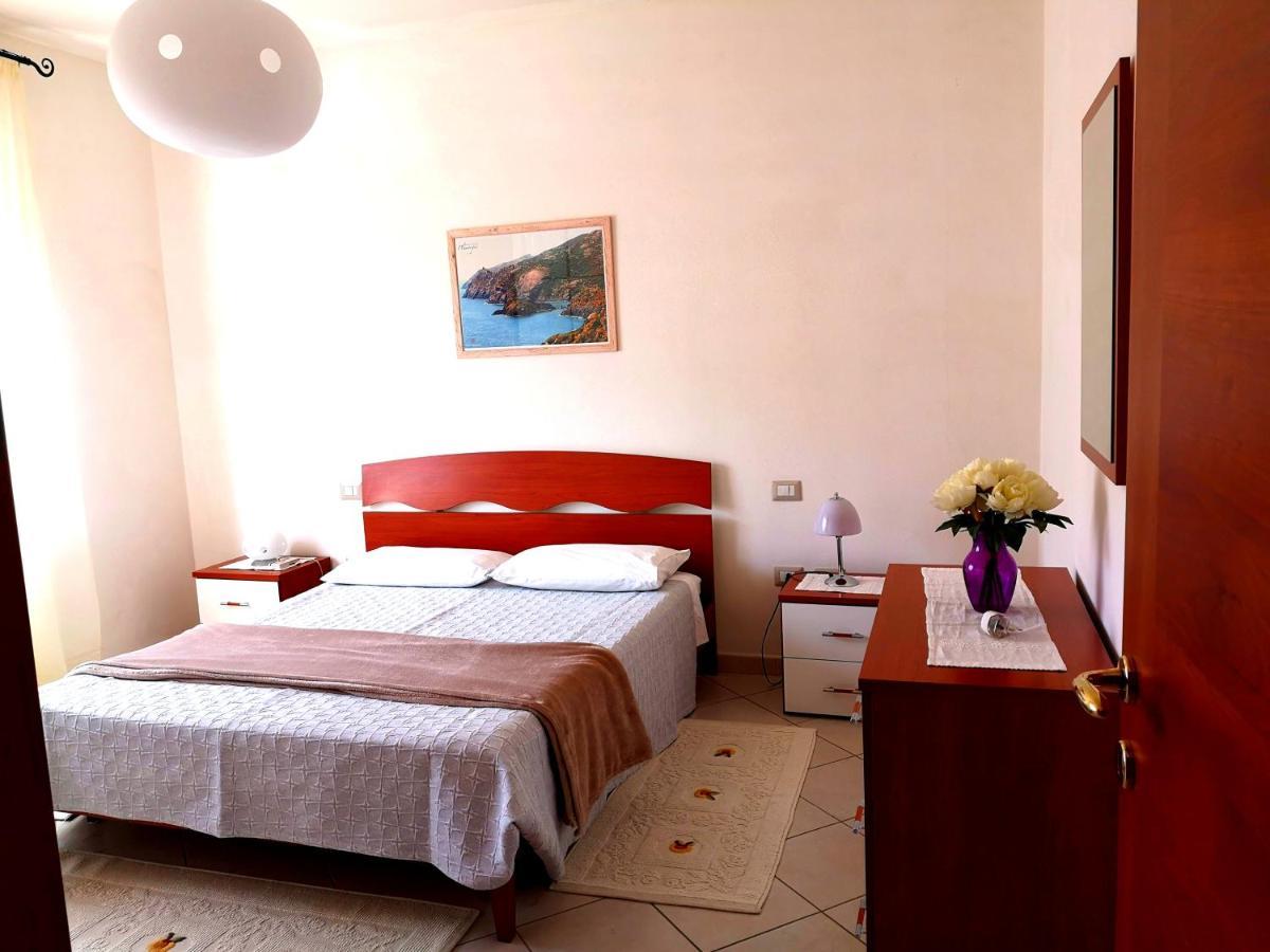 Piccolo B Apartment Боза Екстериор снимка