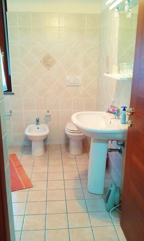 Piccolo B Apartment Боза Екстериор снимка