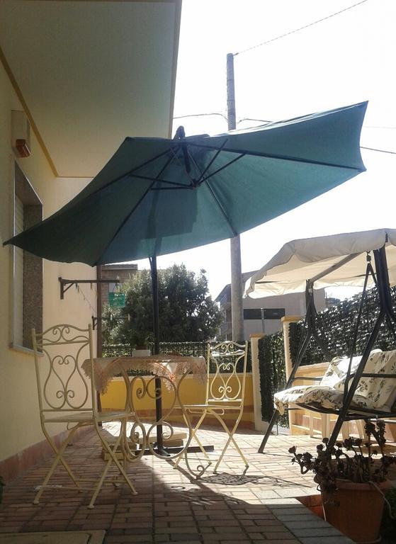 Piccolo B Apartment Боза Екстериор снимка